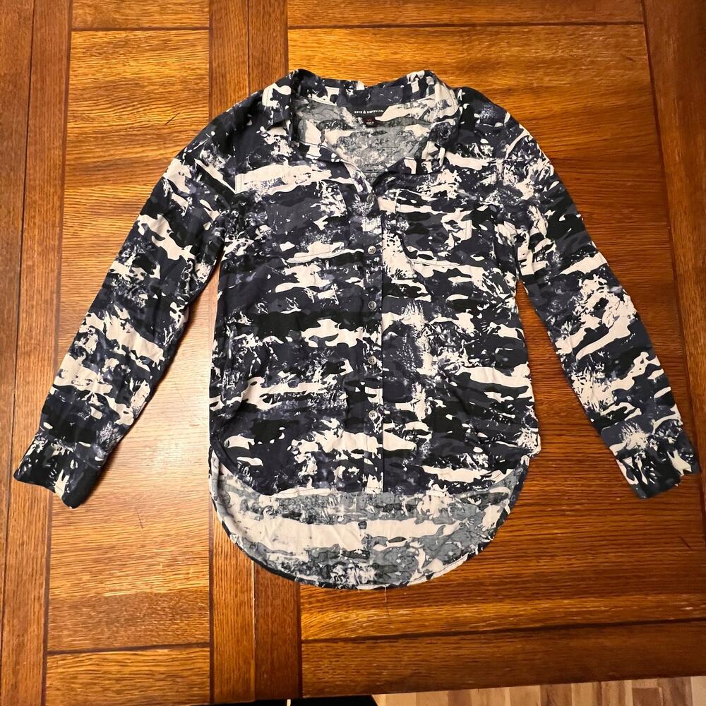 Rock & Republic Blue Camo Long Sleeve Button Up Front Pocket Blouse Size XS - Picture 12 of 16